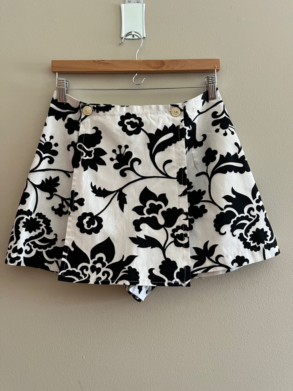 Vintage 1970’s Hand Made Black & White Floral Women’s Skort Shorts